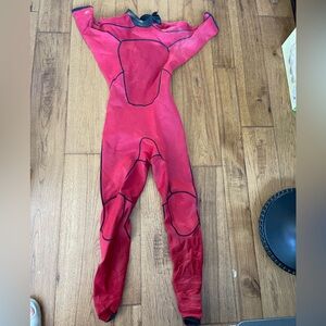 Red Men’s size small quicksilver wetsuit